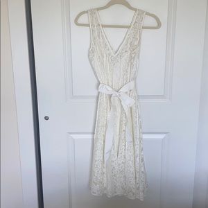Calvin Klein Sleeveless cream/white lace dress